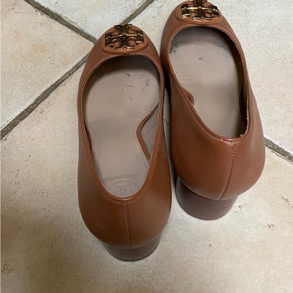 Barely worn Tory Burch Chelsea Pump - Picture 4 of 5